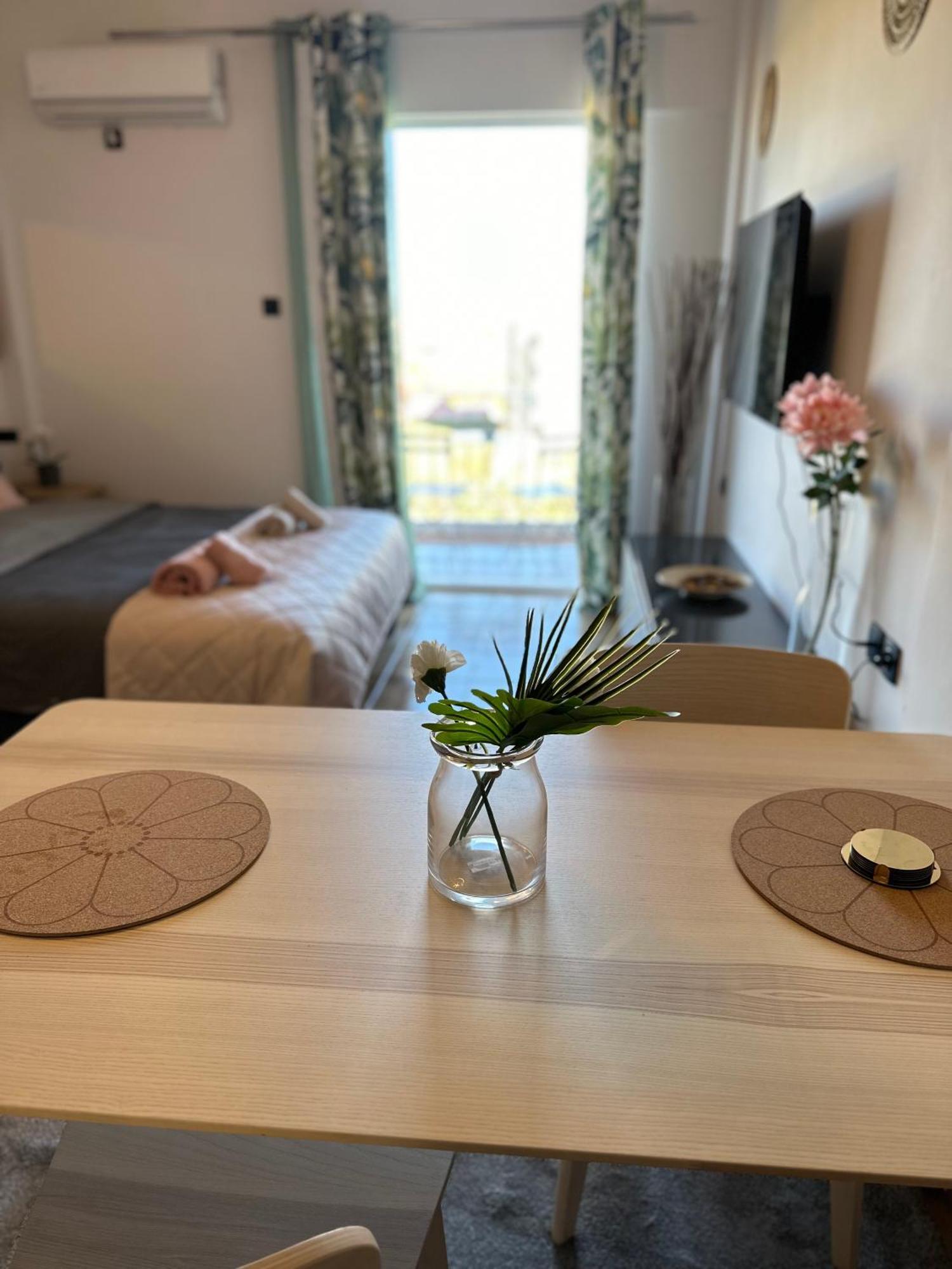 Νεάπολη Apartment Larissa Ngoại thất bức ảnh